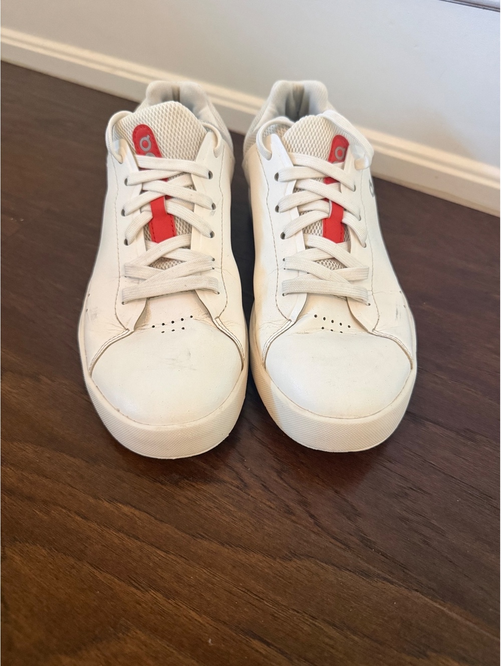 On The Roger Advantage Size 8 white Red